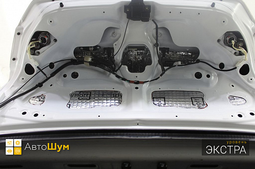 Виброизоляция крышки багажника Тойоты Камри 55
