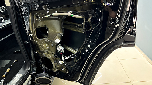 Шумоизоляция дверей Танк 300